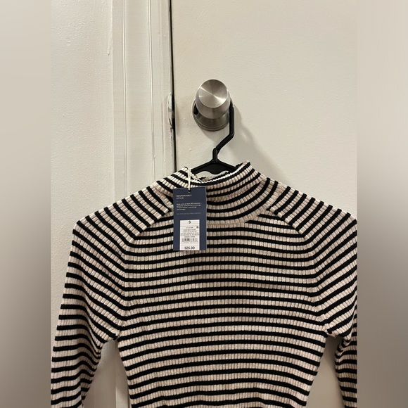 NWT target Universal Thread Striped Thin Sweater - Picture 2 of 4